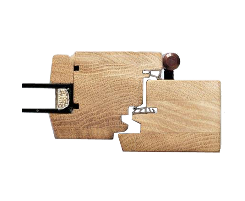 Sezione orizzontale di un infisso in legno.